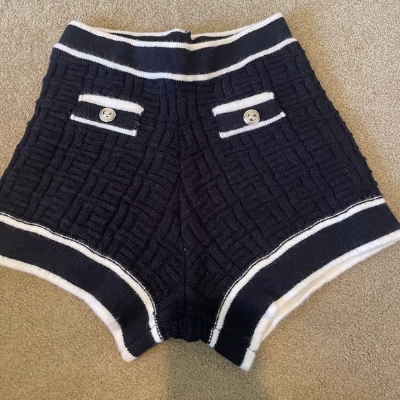 NWT Cider Black Knit mid waisted pattern shorts with with buttons size M - Picture 6 of 11